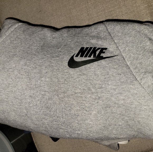 Nike Hooded Sweater - Picture 2 of 2